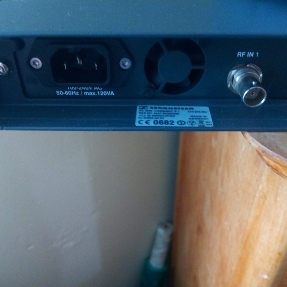 Sennheiser audio transmitter combiner - Picture 2 of 6